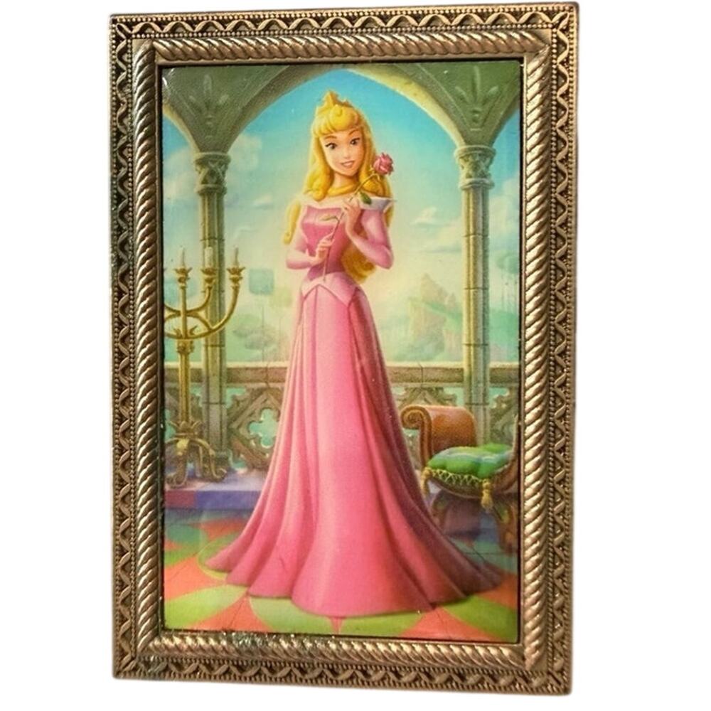 DISNEY WDI AURORA PRINCESS FAIRY TALE HALL PORTRAITS LE 200 CAST PIN GOLD FRAME